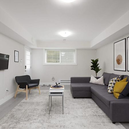 Tastefully Furnished And Newly Updated 2 Bd Central Lynn Valley North Vancouver Villa Luaran gambar