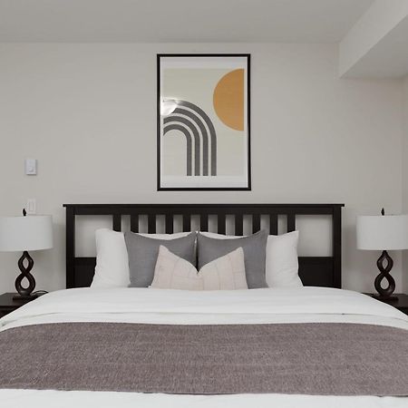 Tastefully Furnished And Newly Updated 2 Bd Central Lynn Valley North Vancouver Villa Luaran gambar