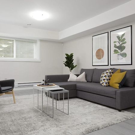 Tastefully Furnished And Newly Updated 2 Bd Central Lynn Valley North Vancouver Villa Luaran gambar