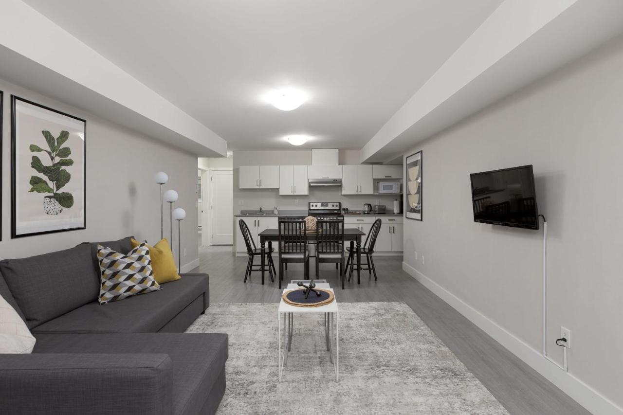 Tastefully Furnished And Newly Updated 2 Bd Central Lynn Valley North Vancouver Villa Luaran gambar
