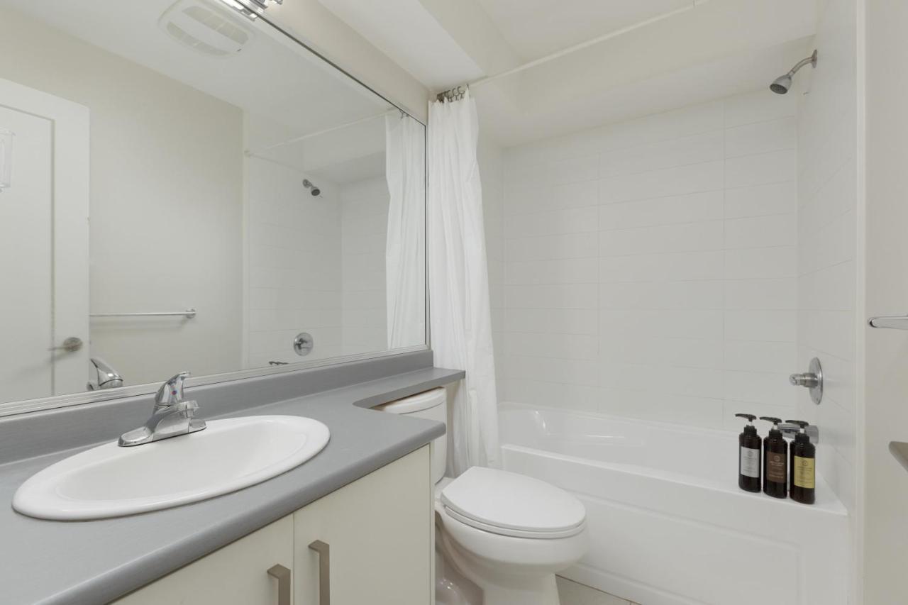 Tastefully Furnished And Newly Updated 2 Bd Central Lynn Valley North Vancouver Villa Luaran gambar