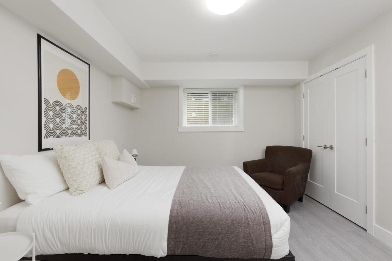 Tastefully Furnished And Newly Updated 2 Bd Central Lynn Valley North Vancouver Villa Luaran gambar