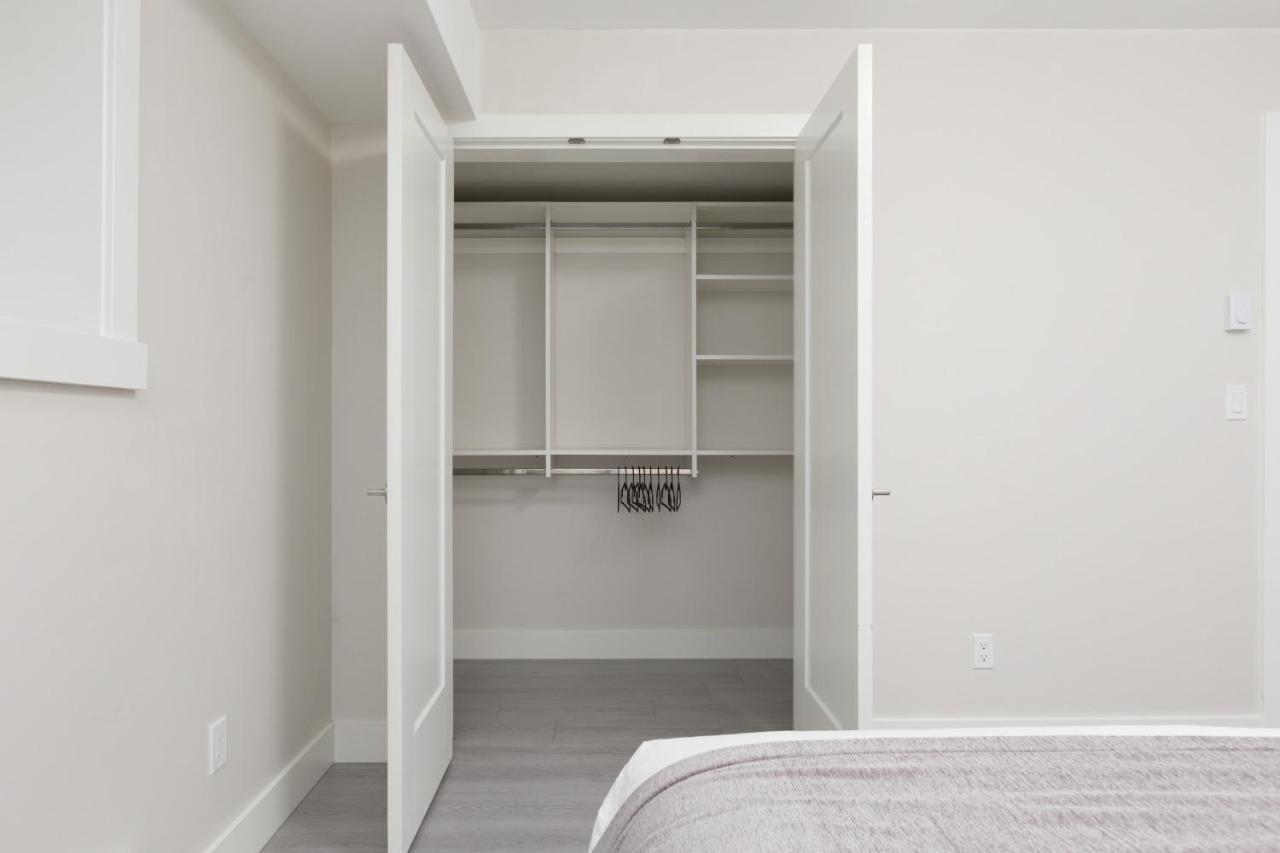Tastefully Furnished And Newly Updated 2 Bd Central Lynn Valley North Vancouver Villa Luaran gambar